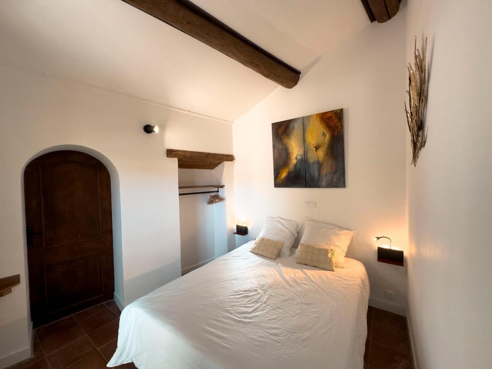 Bed, Photo of the whole room, Bedroom, wardrobe