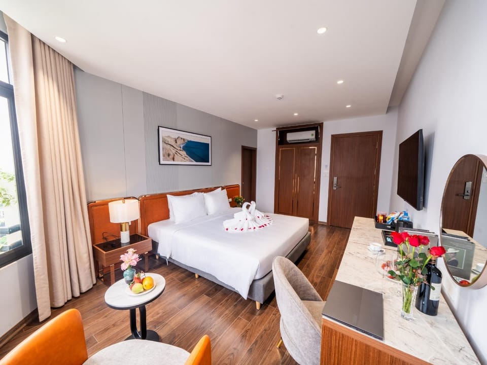 Photo of the whole room, Bedroom