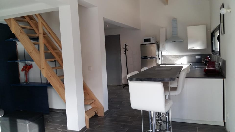 Day, Coffee/tea facilities, Kitchen or kitchenette, Dining area, Mountain view