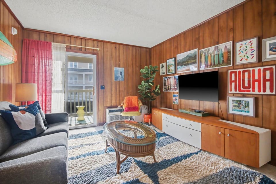 Groovy Surf Shack Apartment in North Myrtle Beach