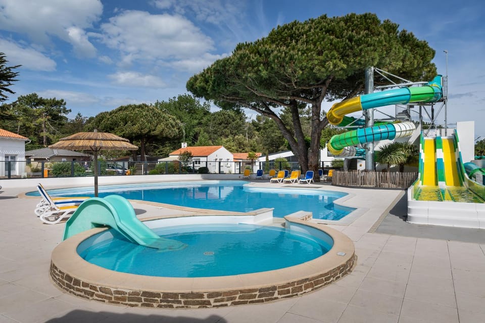 Swimming pool, Swimming pool