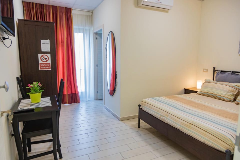 Bed, Bedroom, wardrobe, air conditioner