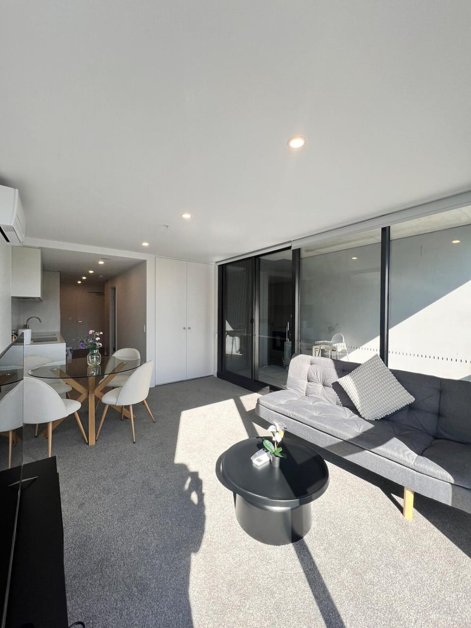 Brand new apartment close to hospital with POOL GYM in Woden center Apartment in Canberra