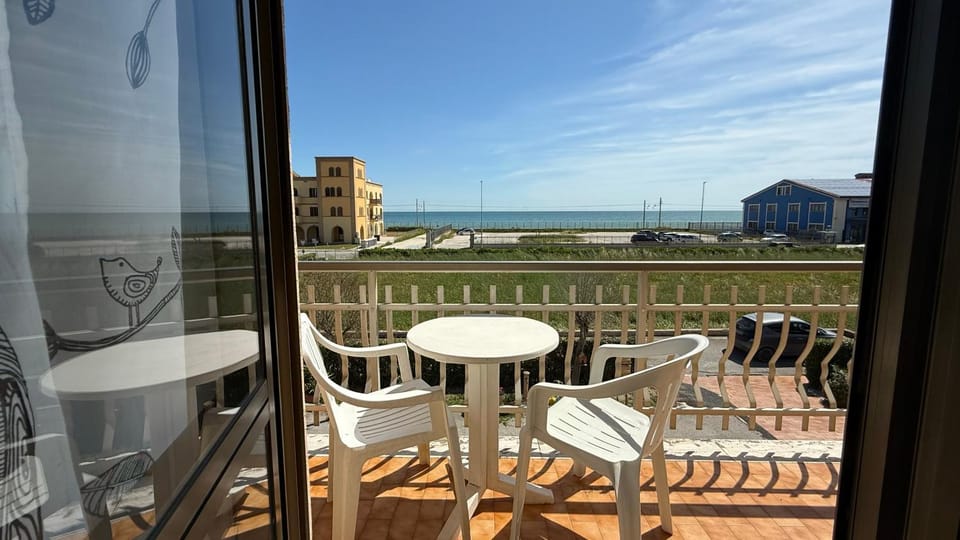 PP07 - Porto Potenza, trilocale vista mare con aria condizionata Apartment in Marche