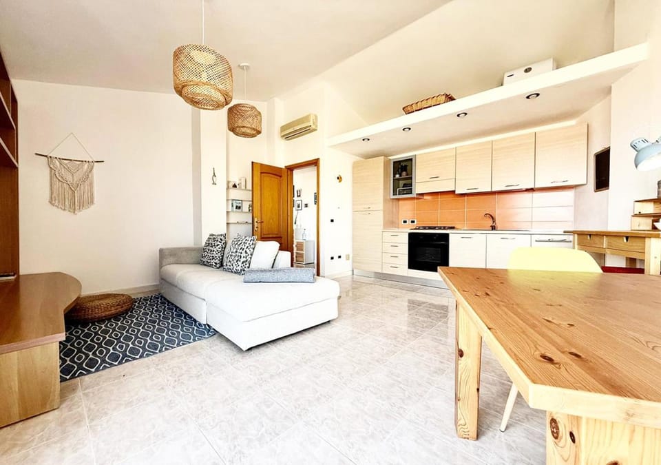 Kitchen or kitchenette, Living room, Seating area, Dining area, oven, stove