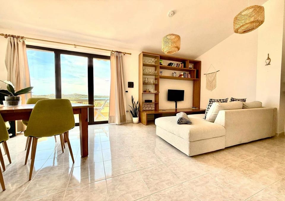 Communal lounge/ TV room, TV and multimedia, Living room, Seating area, Evening entertainment