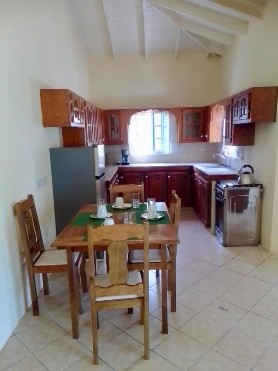 Kitchen or kitchenette, Dining area, oven, stove