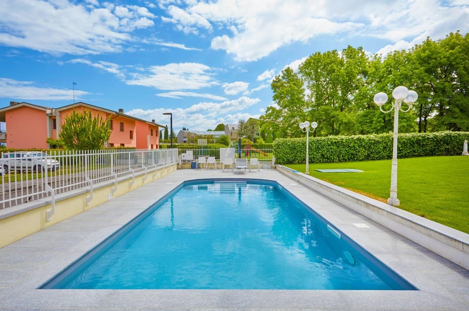 Swimming pool, Swimming pool