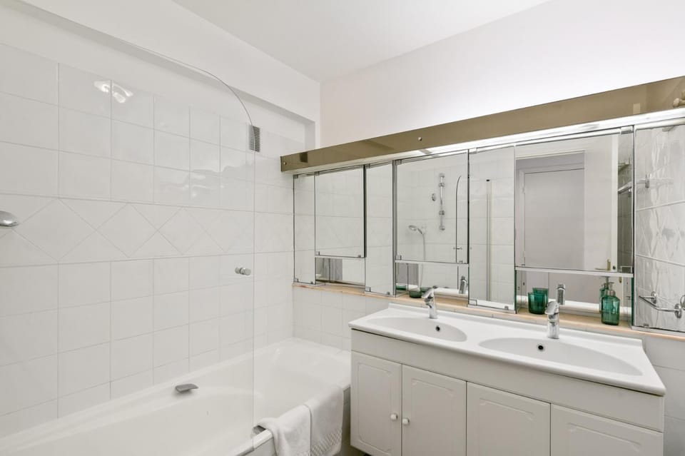 Shower, Bathroom, towels
