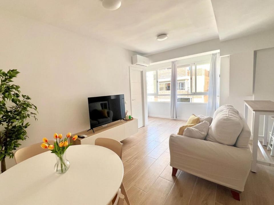 Communal lounge/ TV room, TV and multimedia, Living room, Seating area, Evening entertainment