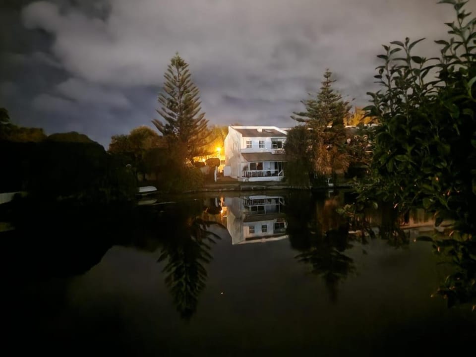 Spearhead on Lake Accommodation-5C Apartment in Cape Town