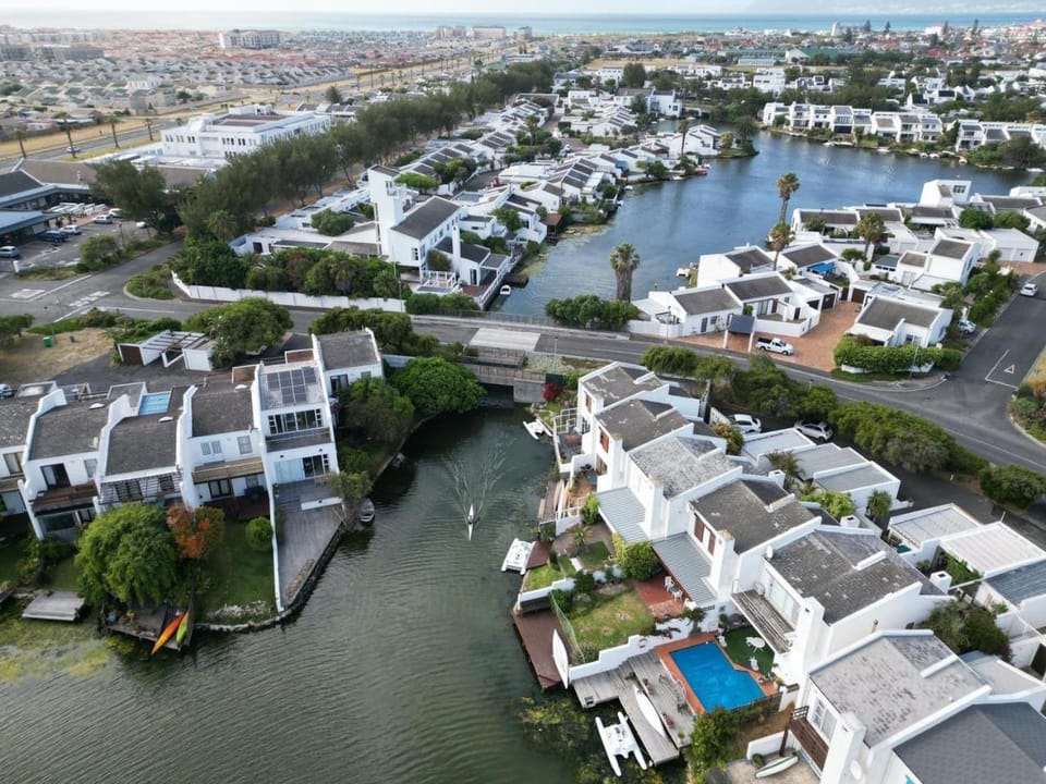 Spearhead on Lake Accommodation-5C Apartment in Cape Town