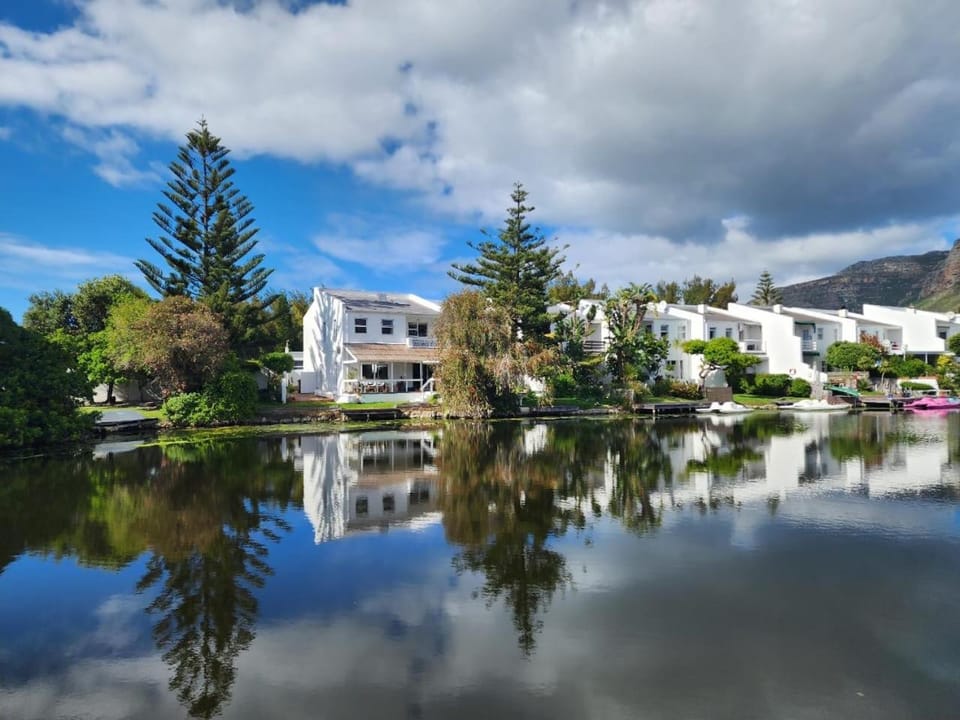 Spearhead on Lake Accommodation-5C Apartment in Cape Town