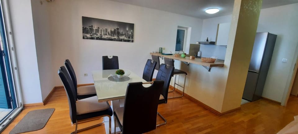 Three bedrooms family apartment with sea view Sveti Stefan Apartment in Sveti Stefan