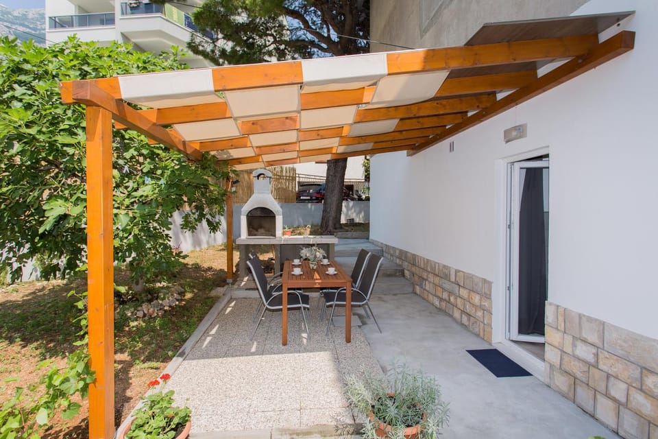 Patio, BBQ facilities, Garden