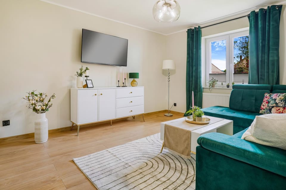 Communal lounge/ TV room, TV and multimedia, Living room, Evening entertainment