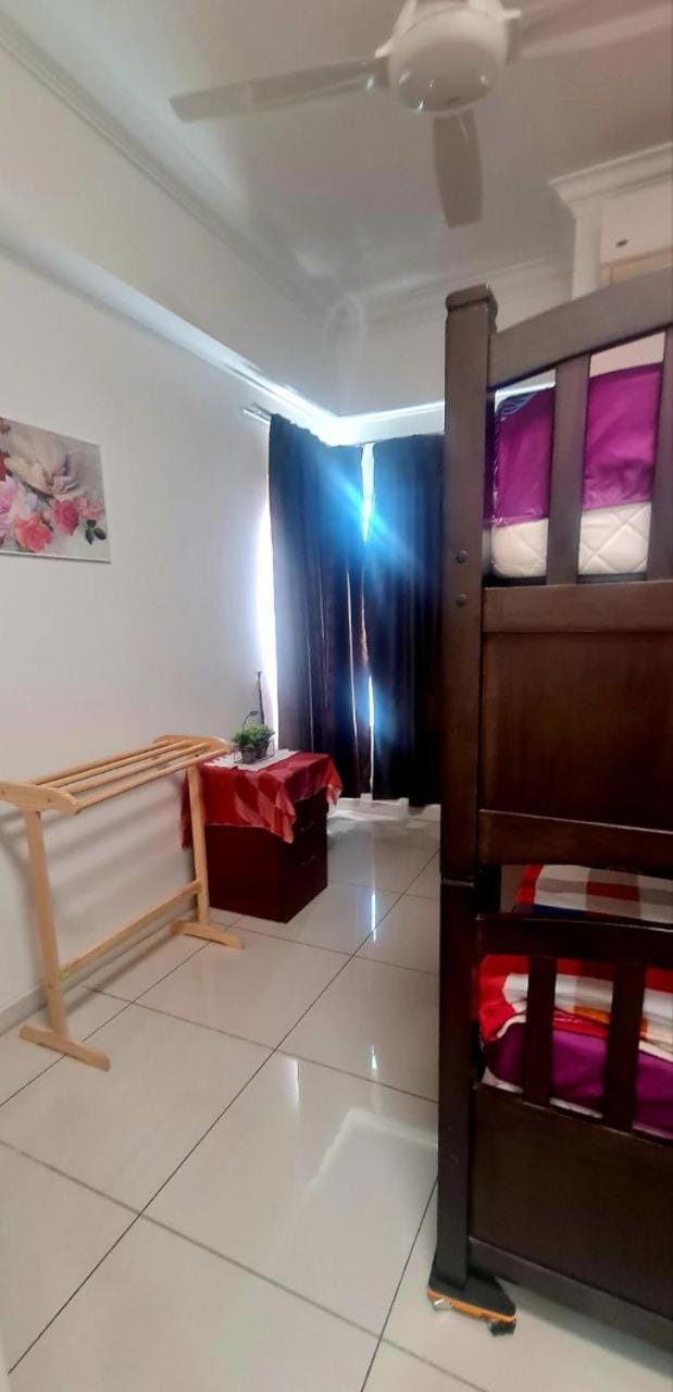 Bedroom, bunk bed