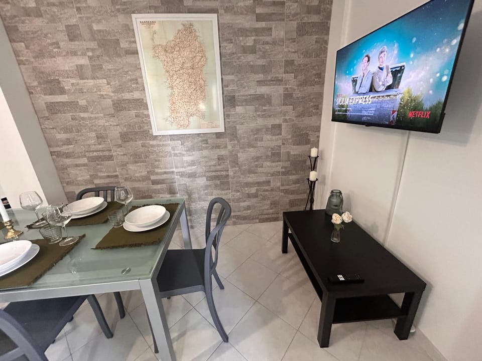 TV and multimedia, Living room, Seating area, Dining area