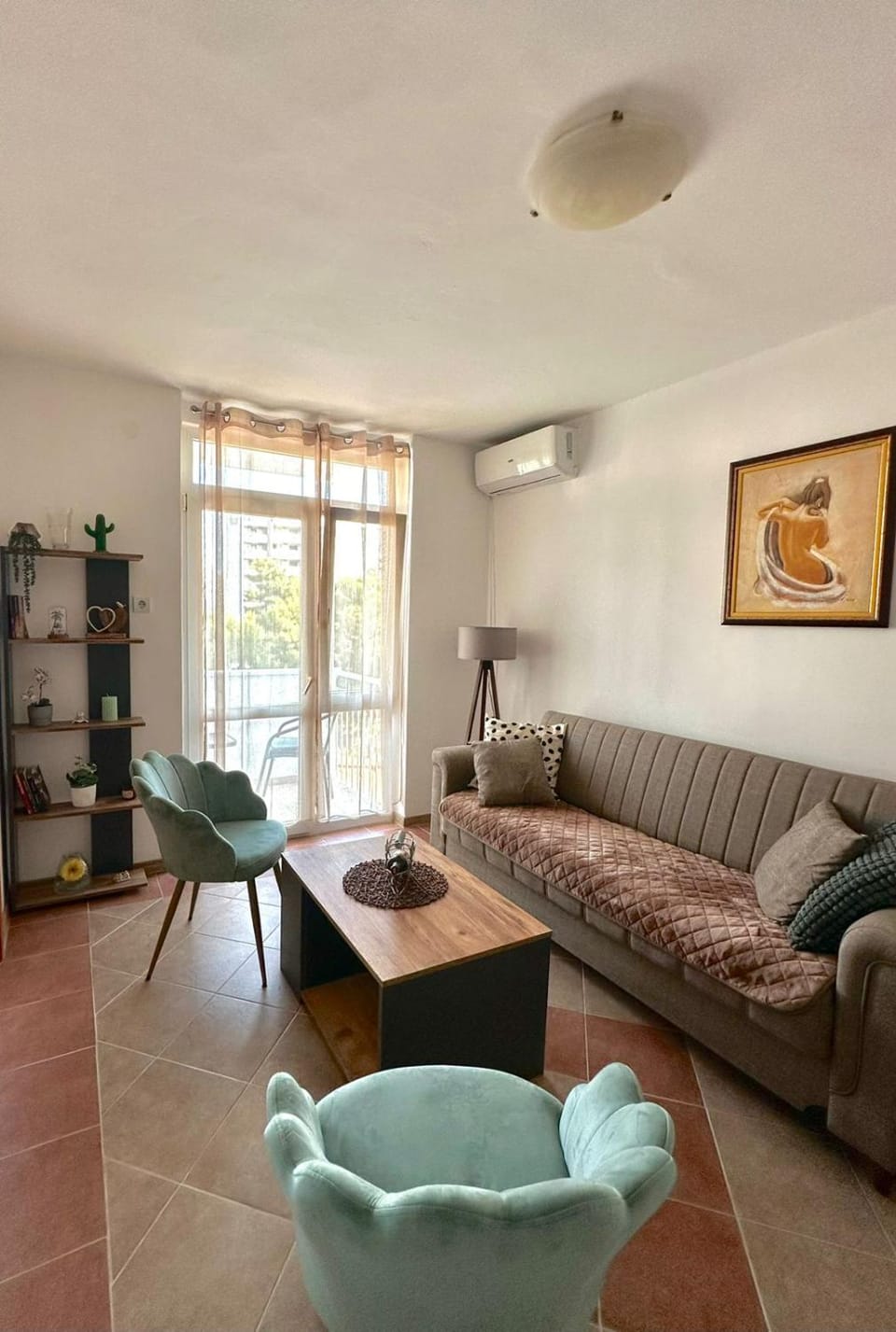 Living room, Seating area, air conditioner