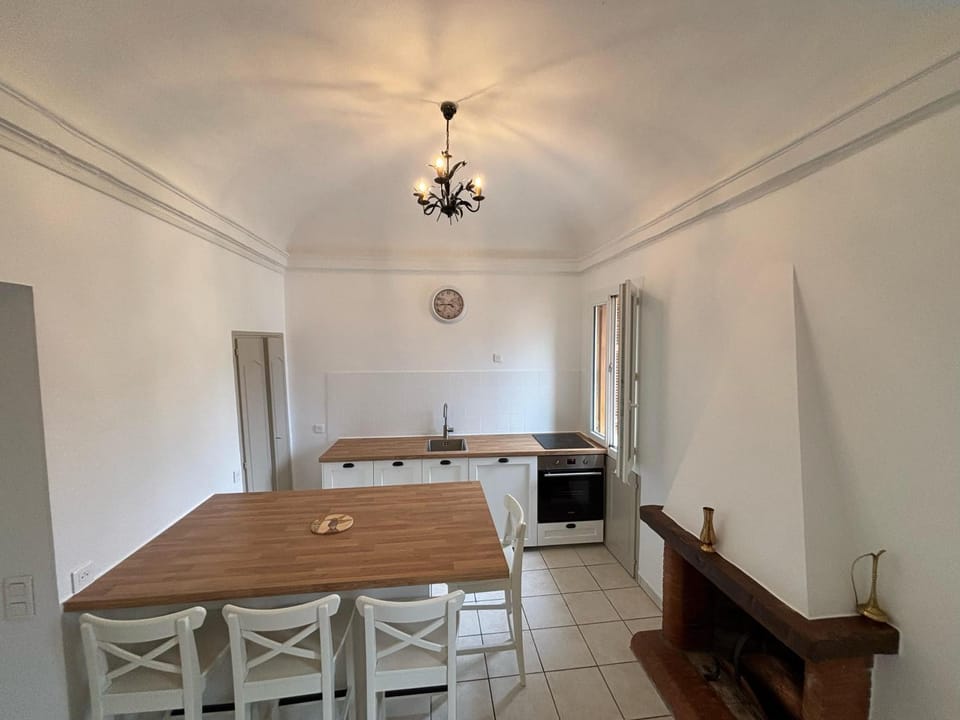 Rêve de Vacances Insolite Palais Lascaris Vue Montagne et Village Médiéval Apartment in Menton