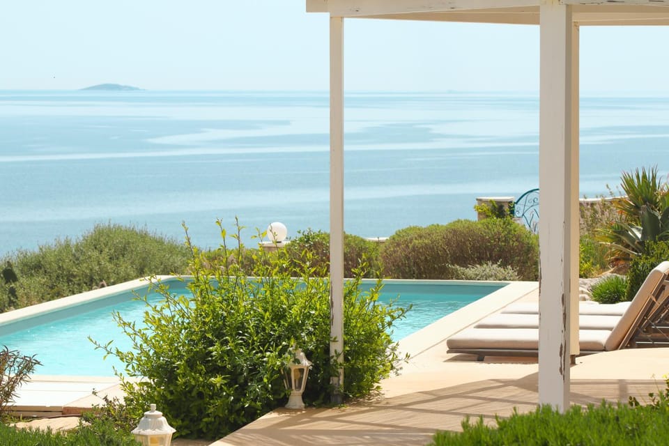 Pool view, Swimming pool, sunbed