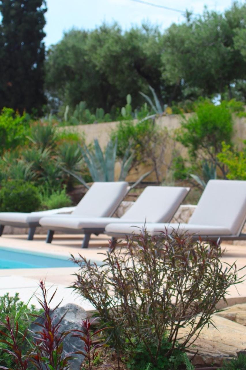 Swimming pool, sunbed