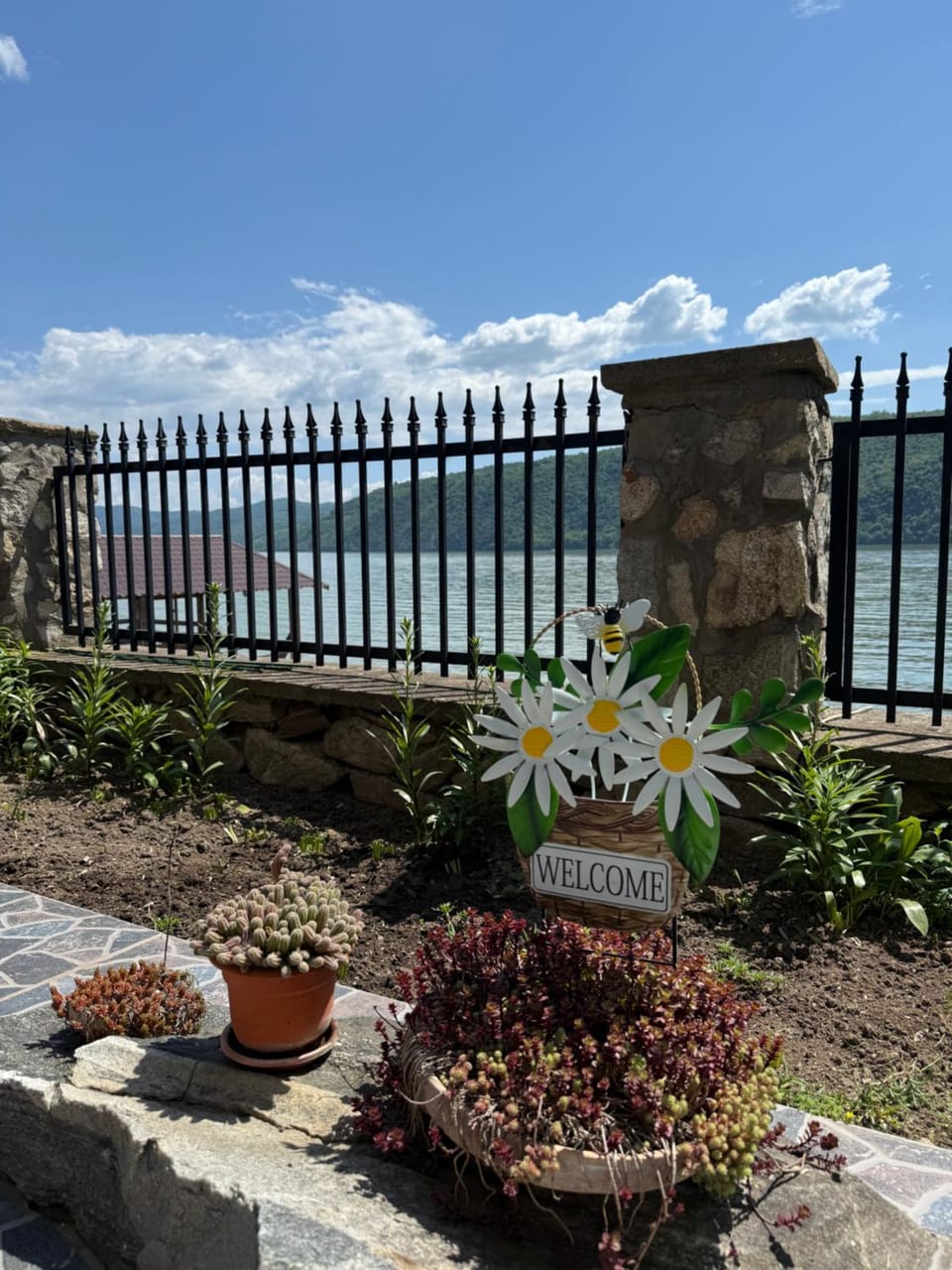Pensiunea Iulia Bed and Breakfast in Serbia