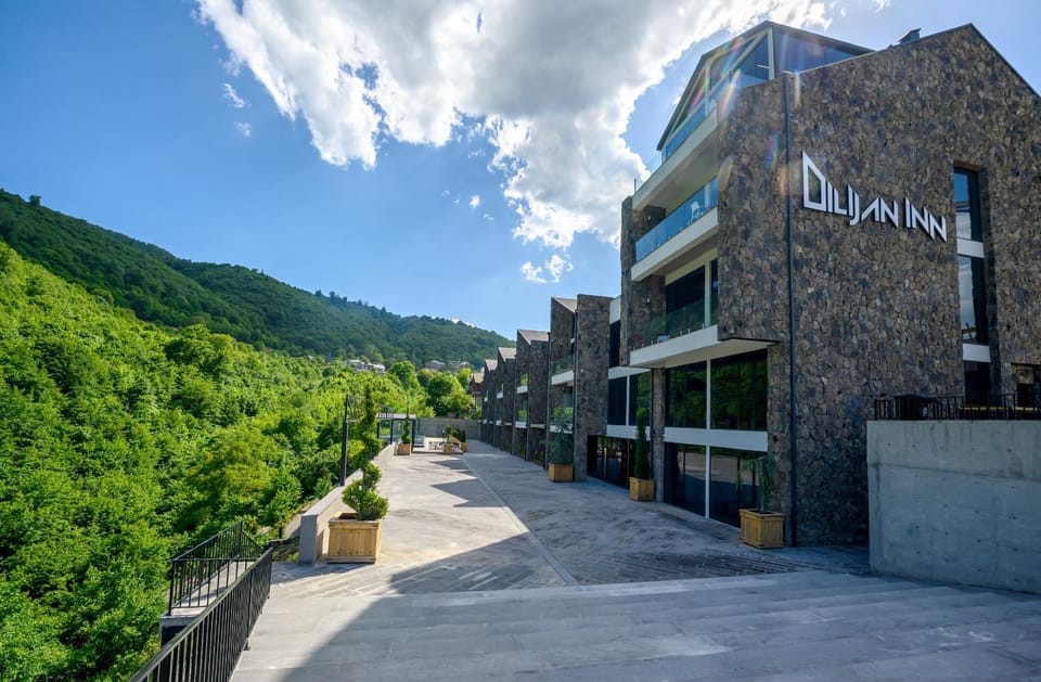 Property building, Neighbourhood, Mountain view, Street view
