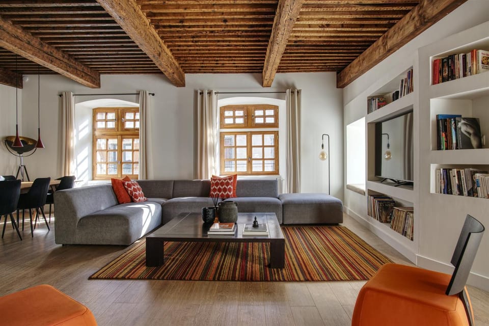 Communal lounge/ TV room, Library, TV and multimedia, Living room