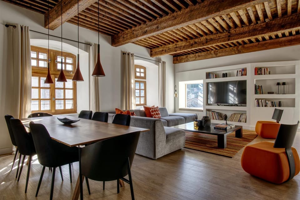 Communal lounge/ TV room, TV and multimedia, Living room, Dining area, Evening entertainment