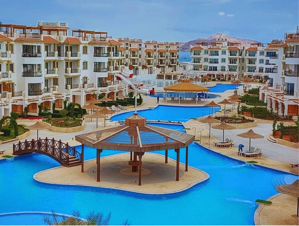 Balcony/Terrace, Swimming pool