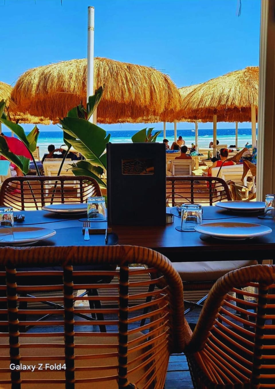 Restaurant/places to eat, Restaurant/places to eat, Day, Natural landscape, Beach
