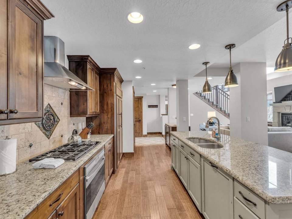 Hyatt Centric Escape with Shared Pool and Hot Tub House in Wasatch County