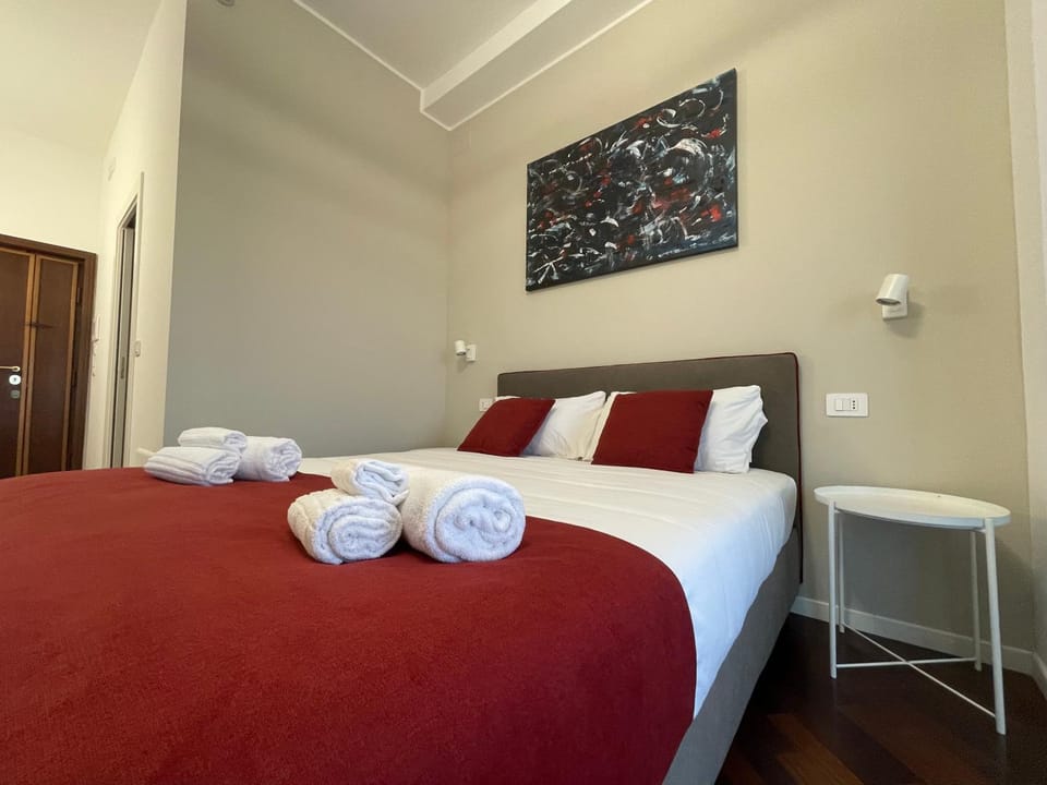 Bed, Photo of the whole room, Bedroom, furniture, towels