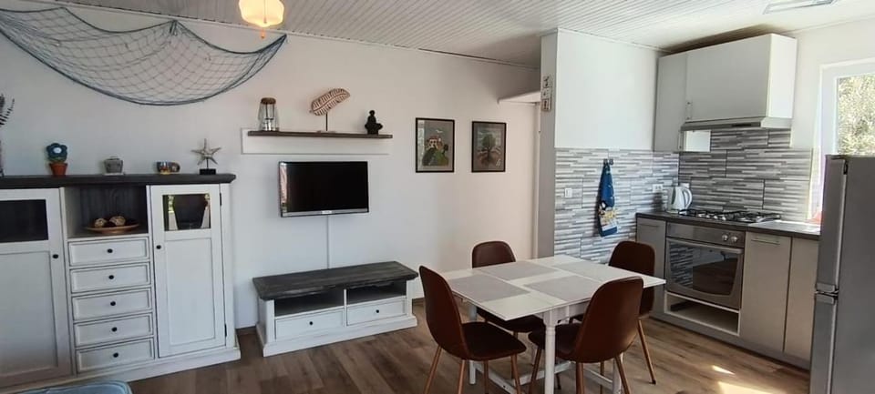 TV and multimedia, Kitchen or kitchenette, Living room, Dining area, dishwasher