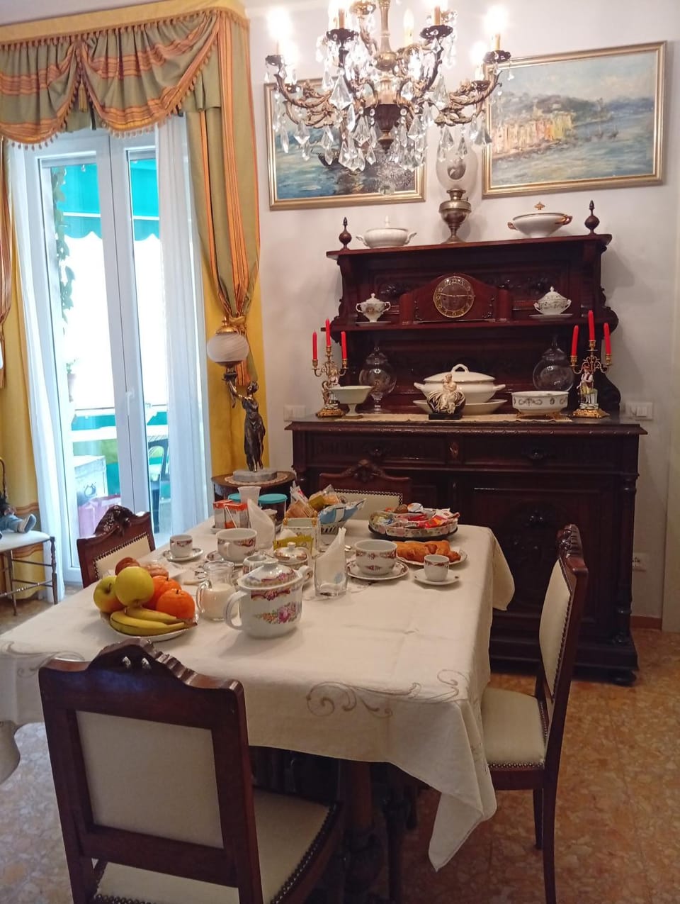 Dining area, Breakfast