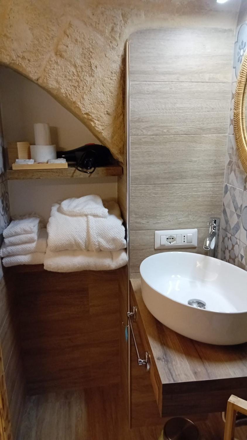 Bathroom, towels