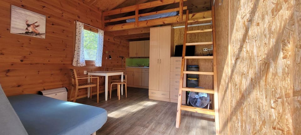 TV and multimedia, Kitchen or kitchenette, Living room, Seating area, Dining area