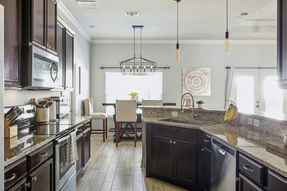 Emerald Coast Breeze Retreat Single-Level 4-Bedroom Beach Getaway (Sleeps 12) House in Fort Walton Beach