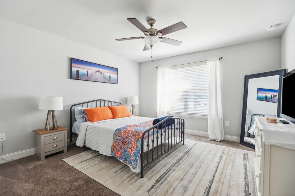 Emerald Coast Breeze Retreat Single-Level 4-Bedroom Beach Getaway (Sleeps 12) House in Fort Walton Beach