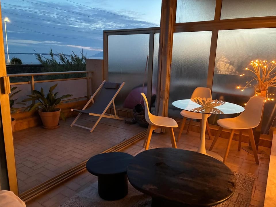 JUAN - PLAGES - PARKING Privé - TERRASSE VUE MER Apartment in Antibes