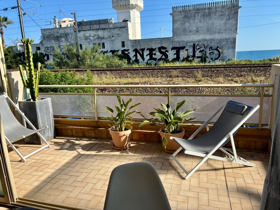 JUAN - PLAGES - PARKING Privé - TERRASSE VUE MER Apartment in Antibes