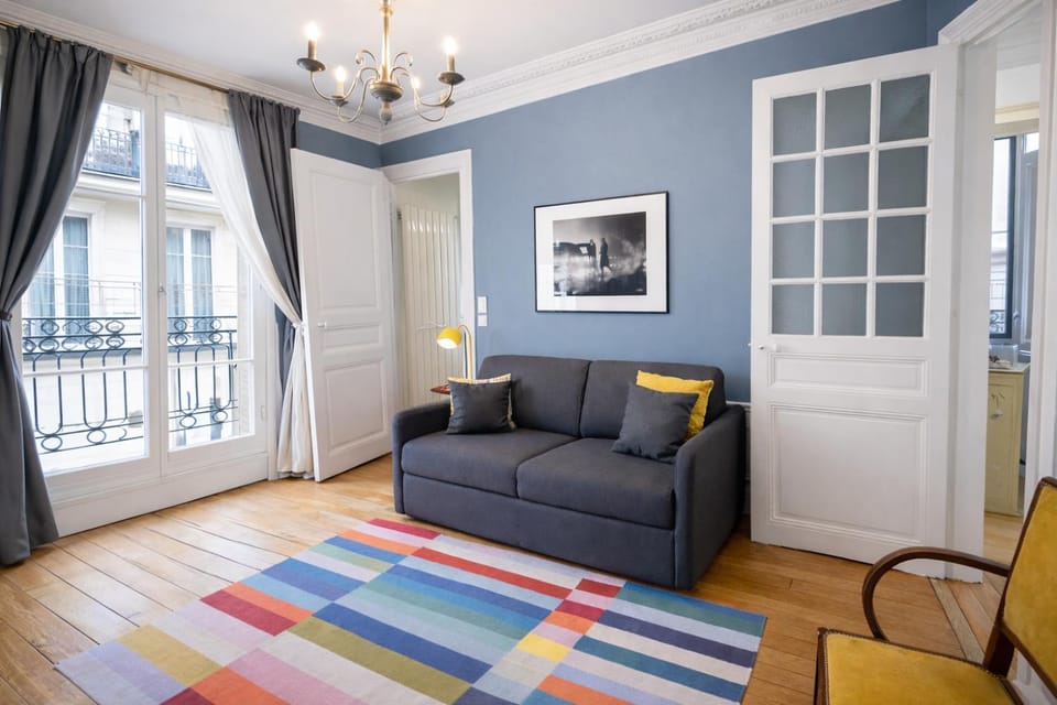 Bed, Living room, Seating area