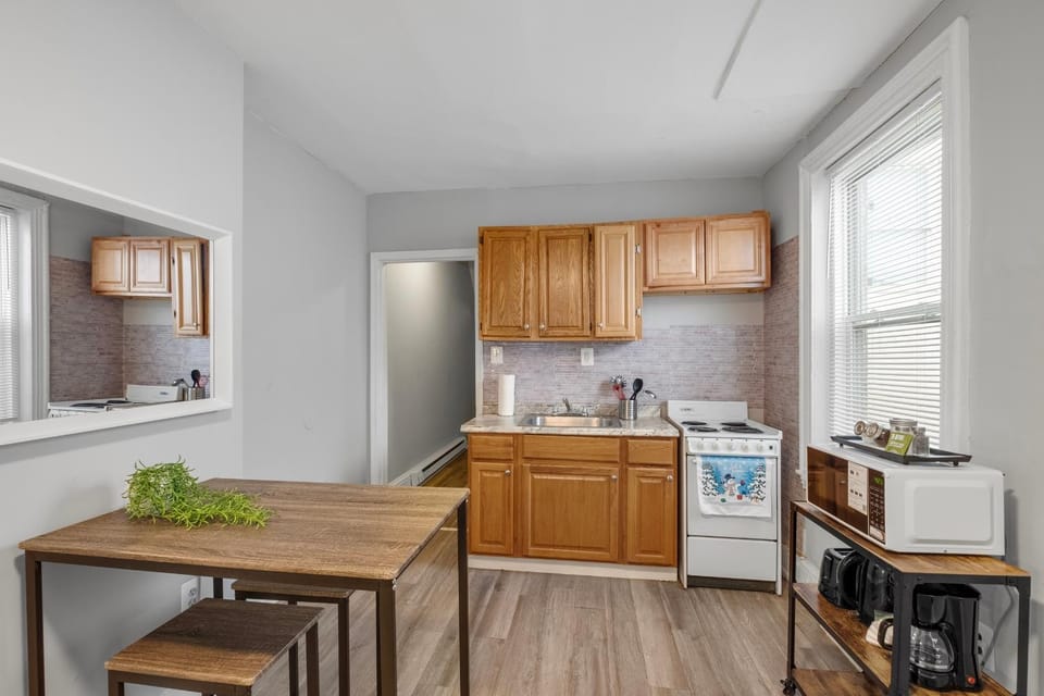 Dining area, kitchen