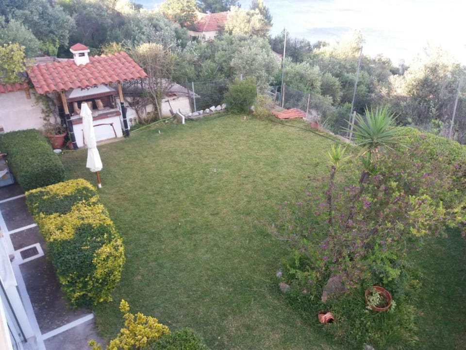 Property building, Spring, Day, Natural landscape, Garden, Garden view