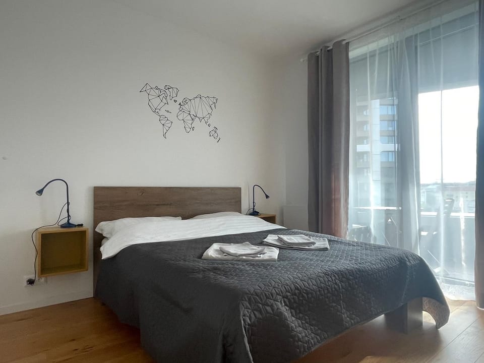 Bed, Bedroom, towels