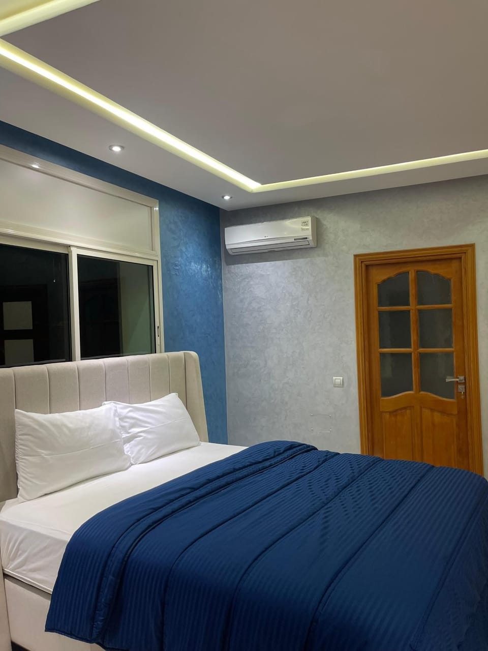 Bed, Photo of the whole room, Bedroom, air conditioner