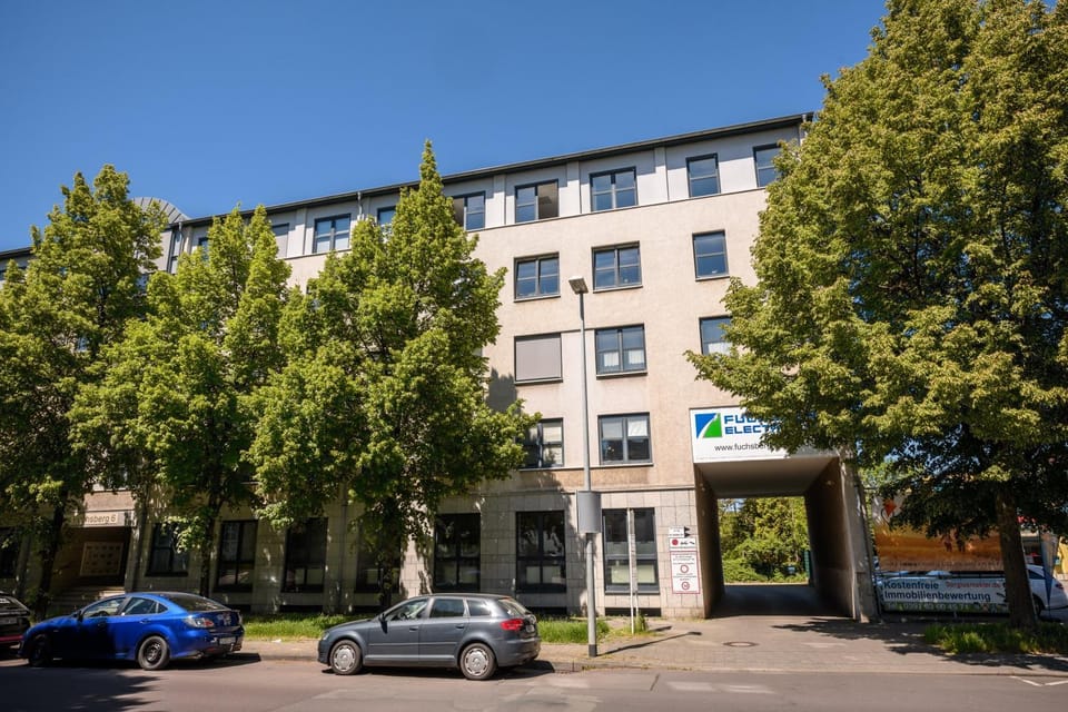 Property building, Neighbourhood