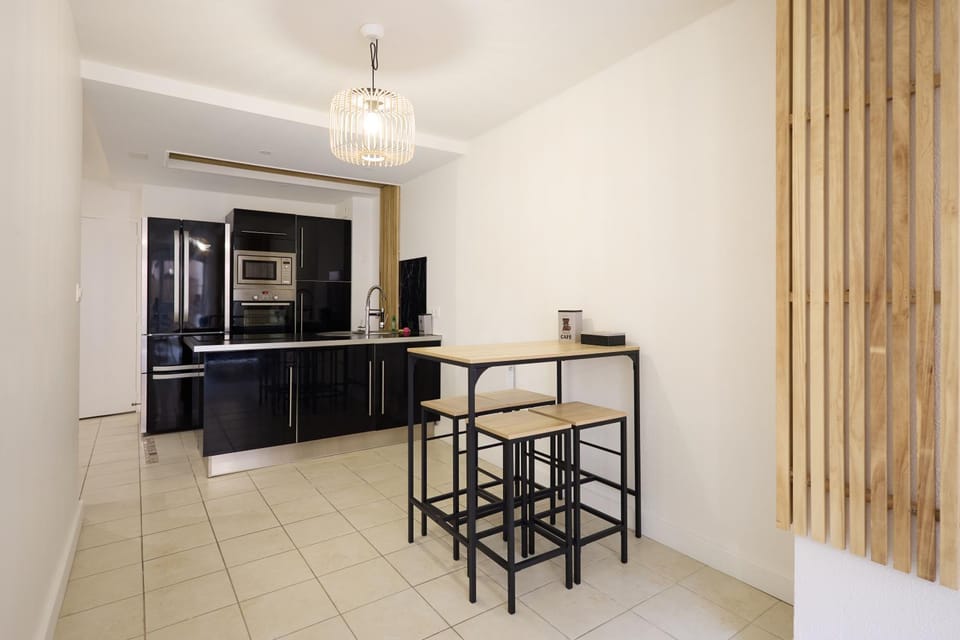 Kitchen or kitchenette, Dining area, oven, stove