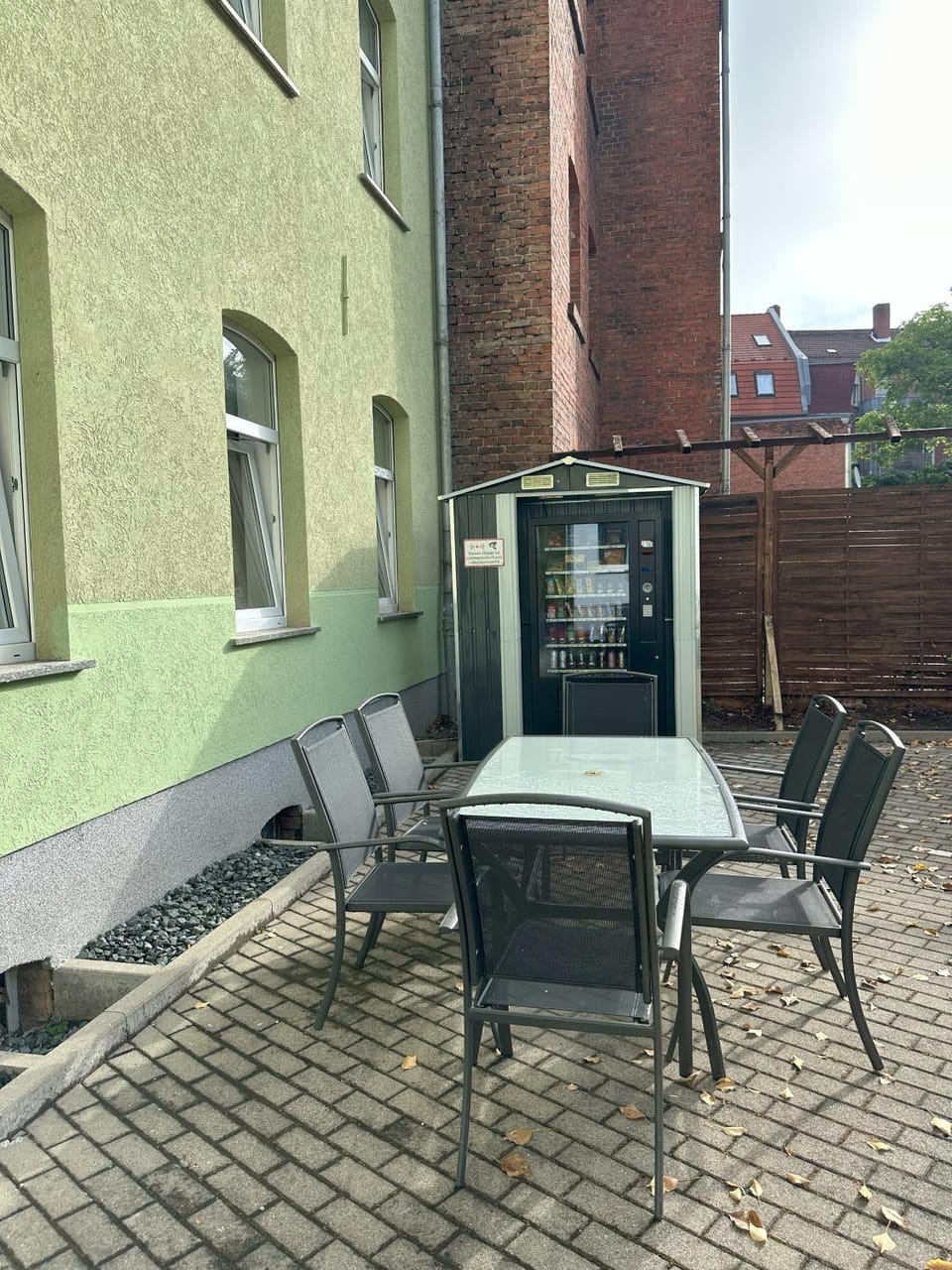 Patio, Day, Dining area